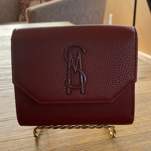 Steve Madden BTABI BURGUNDY Wallet  NWOT. 4.13" high x 4.92" wide x 1.18" deep - Picture 1 of 9